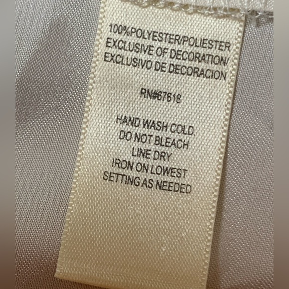 NWT Flora Nikrooz Ivory Night Gown&Robe. S/M. See pics for stains on end of gown - Picture 8 of 15